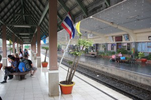 Bahnhof Lop Buri - ein kurzer Regenschauer