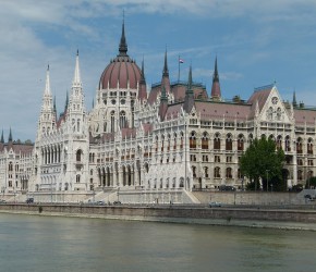 Parlamentsgebäude Budapest an der Donau