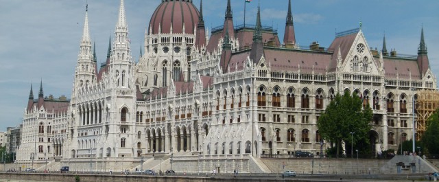Parlamentsgebäude Budapest an der Donau