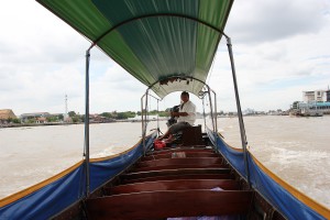 Flussfahrt auf dem Chao Phraya in Bangkok