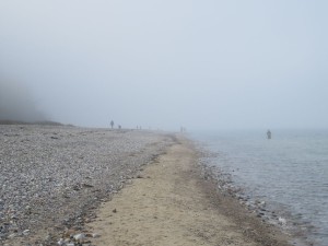 Dänisch-Nienhof Badestrand an einem nebligen Vormittag