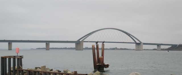 Fehmarnsundbrücke vom Hafen in Großenbrode
