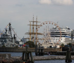 Aida, Gorch Fock und Fregatte Karlsruhe auf der Hanse Sail in Warnemünde