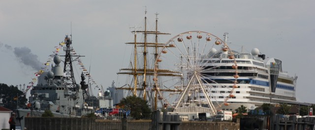 Aida, Gorch Fock und Fregatte Karlsruhe auf der Hanse Sail in Warnemünde