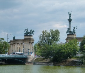 Heldenplatz Budapest und Brücke zum Stadtwäldchen