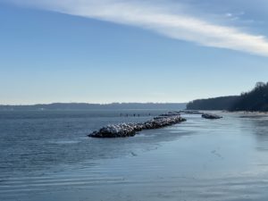 Steinmole mit Eis Badestrand Schilksee