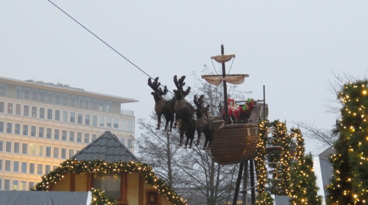 Kieler Weihnachtsdorf Luftschiff - Weihnachtsmarkt Kiel