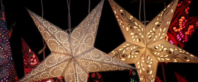 Weihnachtssterne auf dem Weihnachtsmarkt Kiel