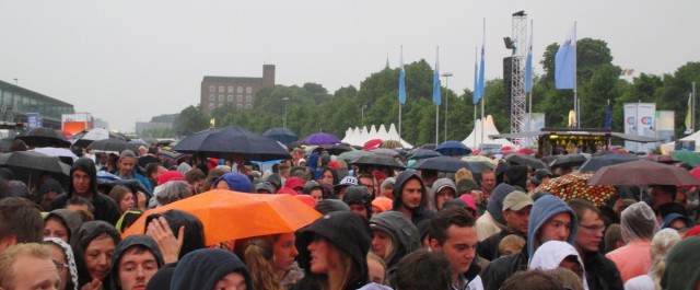 Regen beim Konzert von Lena auf der Kieler Woche 2015, NDR Bühne am 28.06.2015