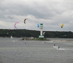 Kitesurfing am Leuchtturm Friedrichsort in Kiel