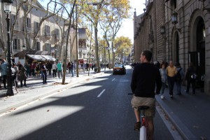 Mit dem Rad entlang der Rambla Richtung Hafen