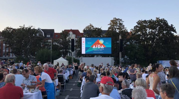 Liveübertragung der Opernpremiere AIDA von Verdi auf dem Blücherplatz Kiel am 24.08.2019