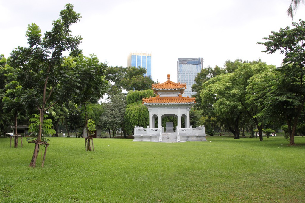 Kleiner Tempel im Lumphini-Park Bangkok