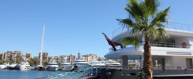 Yacht in der Marina Port Vell