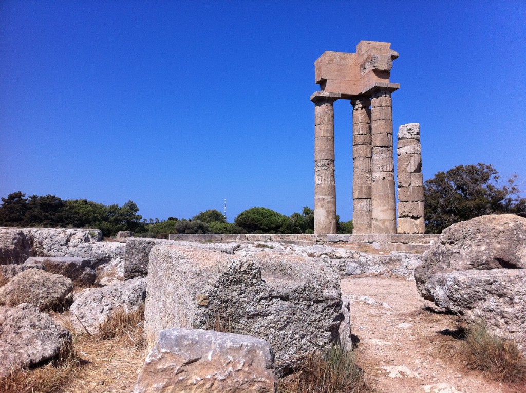 Überreste des Apollon-Tempels auf der Akropolis von Rhodos nahe Rhodos-Stadt