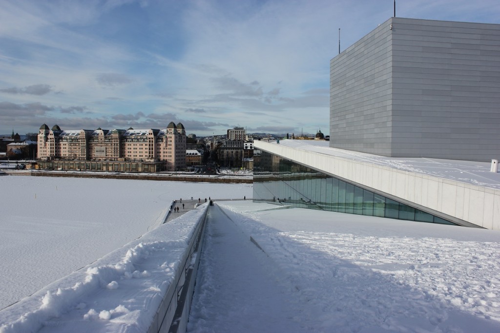 Opernhaus Oslo mit Blick auf den Hafenspeicher