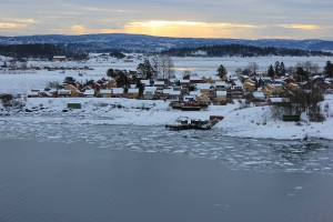 Oslofjord im Winter mit Sonnenaufgang