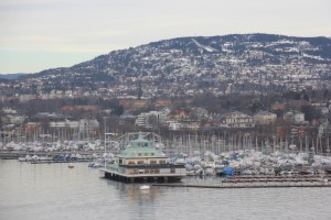 Yachtfahen Oslo mit Holmenkollen im Hintergrund