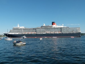 Kreuzfahrtschiff Queen Elizabeth in der Kieler Förde