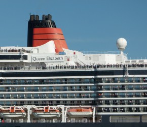 Kreuzfahrtschiff Queen Elizabeth in Kiel