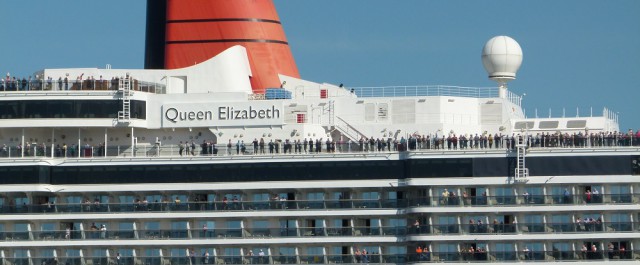 Kreuzfahrtschiff Queen Elizabeth in Kiel