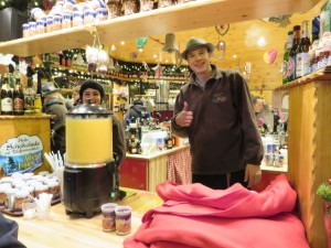 Freundliche Glühwein Verkäufer in Rostock