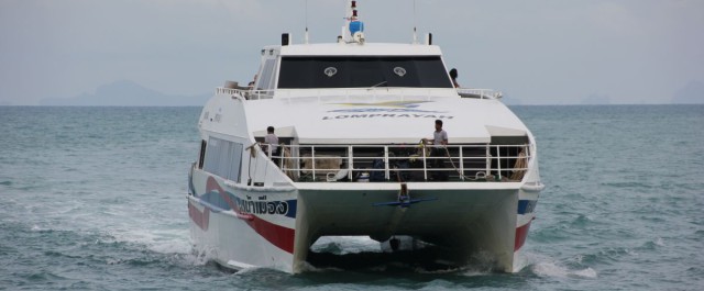Ankunft der Schnellfähre Nathon Pier Koh Samui - Donsak Pier