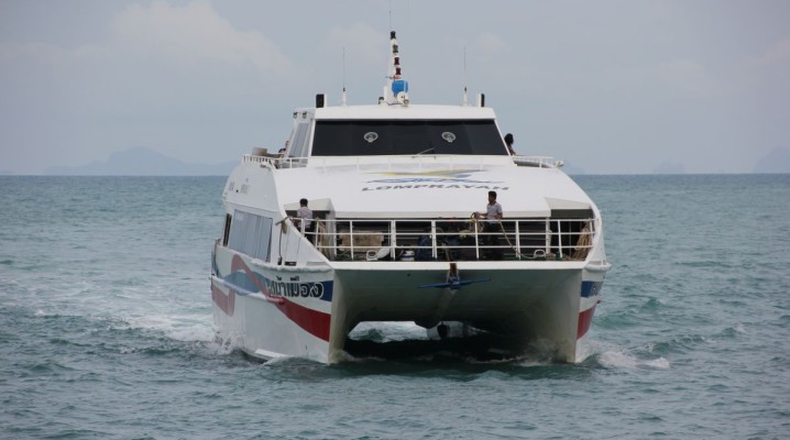 Ankunft der Schnellfähre Nathon Pier Koh Samui - Donsak Pier