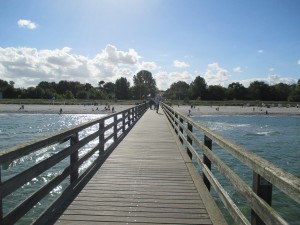 Seebrücke Ostseebad Boltenhagen mit Blick auf den Strand