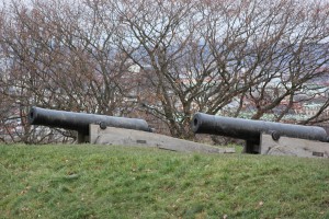 Kanonen der Festungsanlage Skansen Kronan auf dem Risasberget in Göteborg, Schweden
