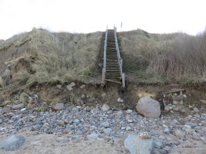 Steilküste Stohl Holztreppe nach Sturm Axel Anfang Januar 2017