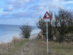 Abbruchgefahr an der Steilküste Stohl