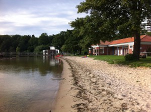 Strand am Plöner See - Badebereich und DLRG-Station