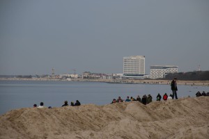 Strand Diedrichshagen mit Blick auf Warnemünde und Hotel Neptun