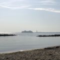 Blick vom Schilkseer Strand: Kieler Förde & Kreuzfahrtschiff