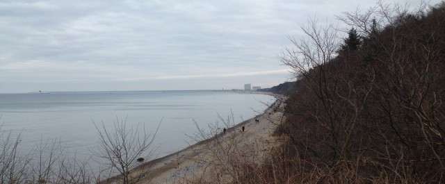 Blick von der Terrasse des Hotel Wilhelmshöhe auf den Ostseestrand und Warnemünde