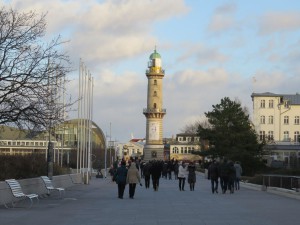 Strandpromenade Warnemünde am Leuchtturm