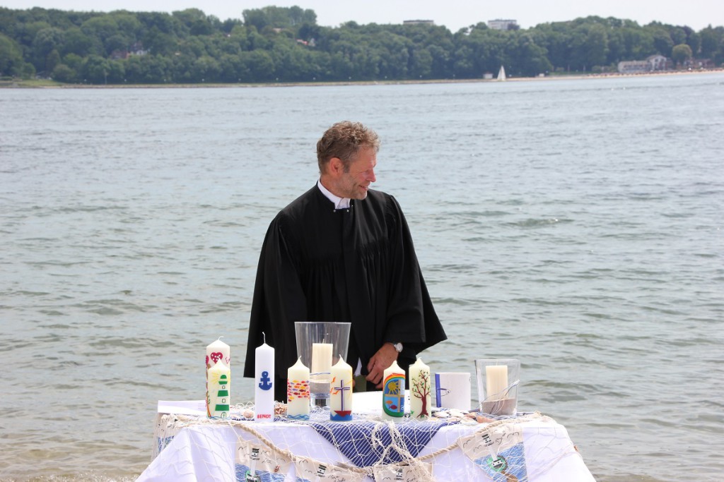 Strandtaufe am Falckensteiner Strand an der Kieler Förde