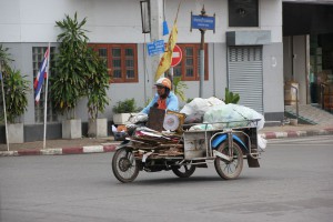 Motorrad mit Beiwagen in Surat Thani
