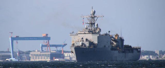 USS Fort McHenry US Navy in der Kieler Förde