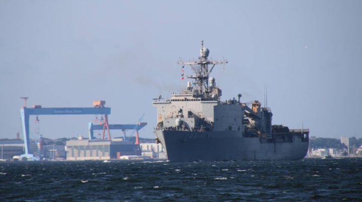 USS Fort McHenry US Navy in der Kieler Förde