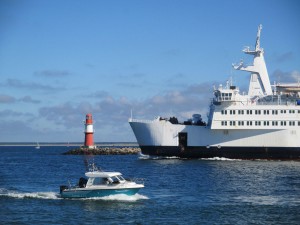 Scandlines Fähre Rostock - Gedser (Dänemark) am Leuchtfeuer Warnemünde