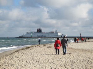 Warnemünde Strand Scandlines Fähre Rostock - Gedser (Dänemark)