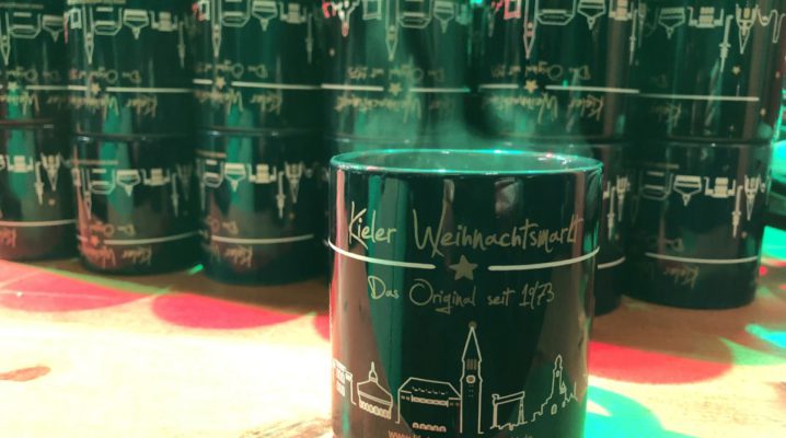 Weihnachtsmarkt Kiel Glühwein Tassen