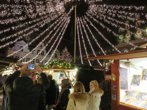 Himmelszelt auf dem Lübecker Weihnachtsmarkt auf dem Marktplatz